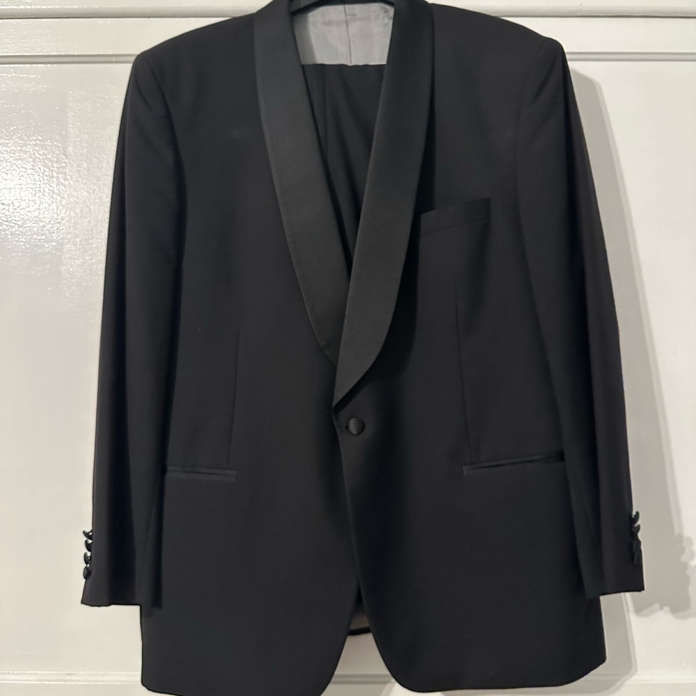 Geoffrey Beene 2 piece shawl collar tuxedo
